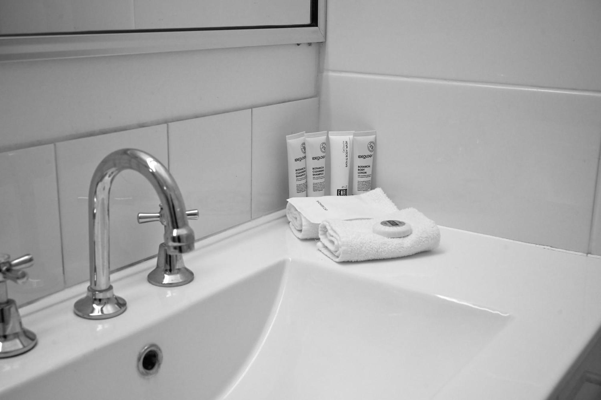Holbrook Town Centre Motor Inn Esterno foto