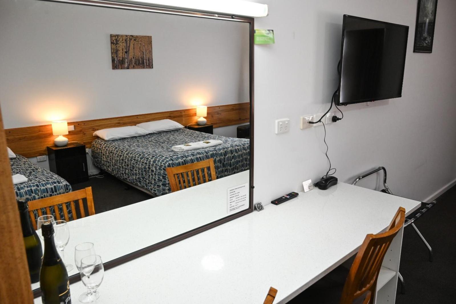 Holbrook Town Centre Motor Inn Esterno foto